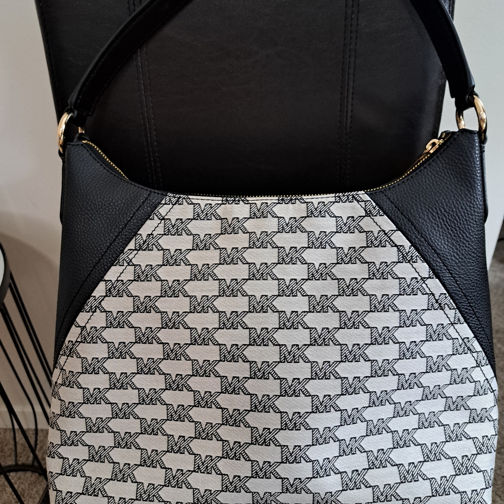 Michael Kors Black and White Women's Bag - Picture 4 of 7